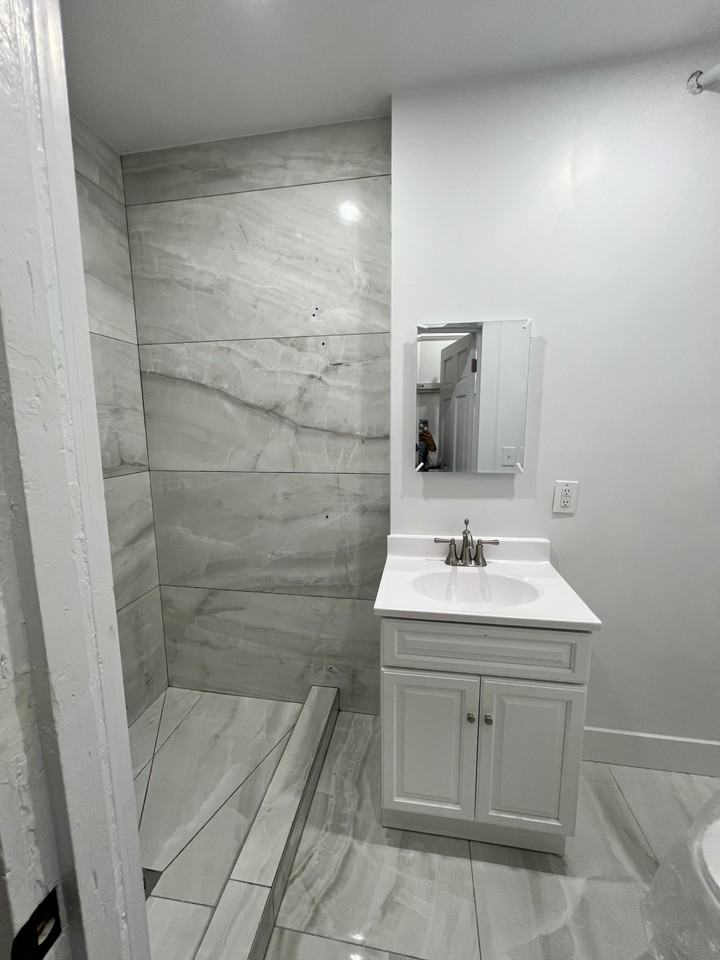 1098 Park Pl #2B - Photo 4 of 5