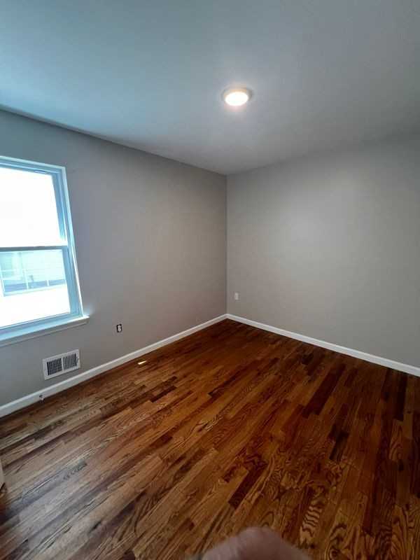 241 Franklin St - Photo 3 of 12