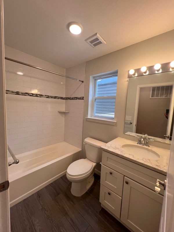 241 Franklin St - Photo 6 of 12