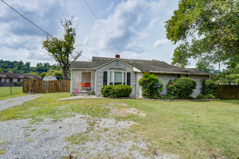 2027 Katelyn Dr - Photo 2 of 45