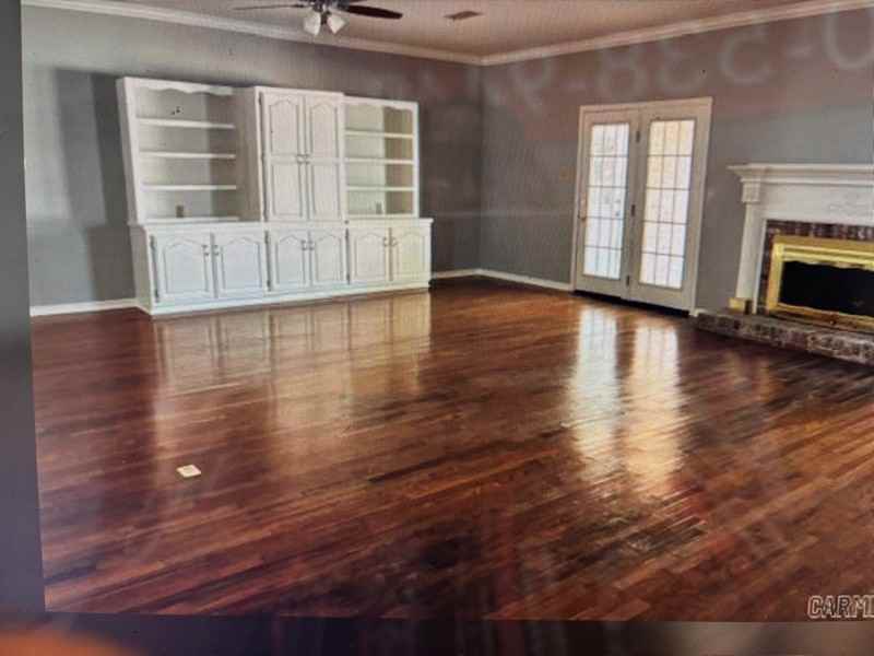 5506 Oakwood Dr - Photo 3 of 10