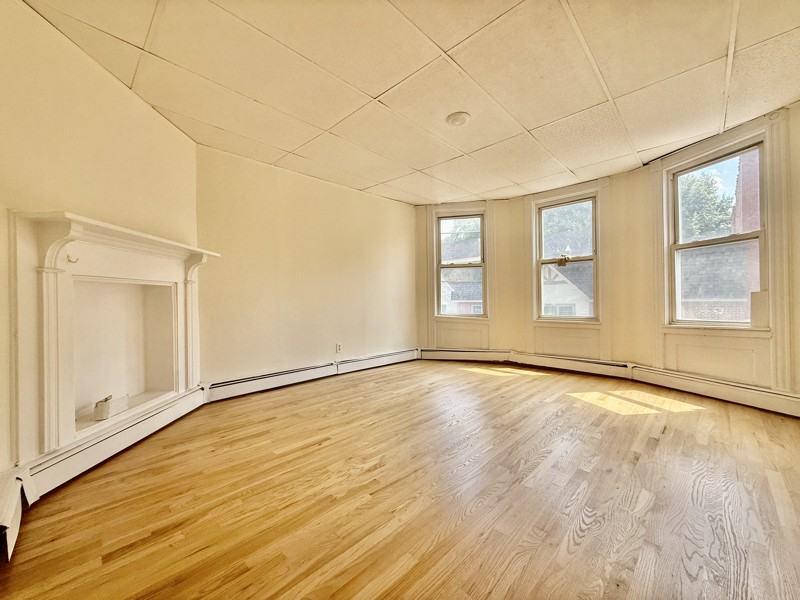 86 Main St - Photo 3 of 7