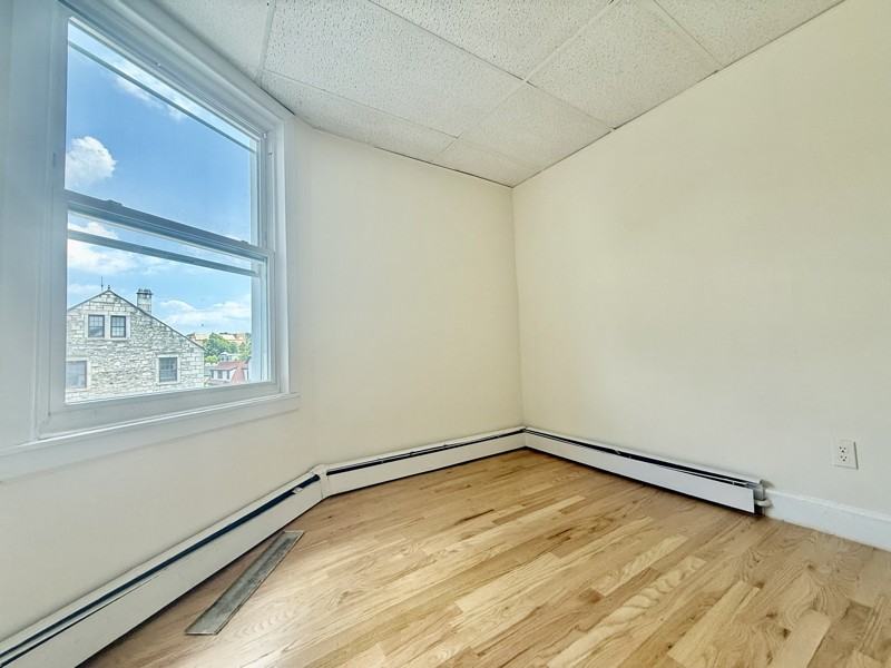 86 Main St - Photo 4 of 7