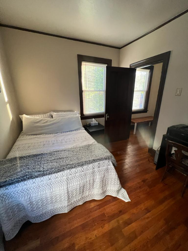 145 Stewart St - Photo 3 of 10