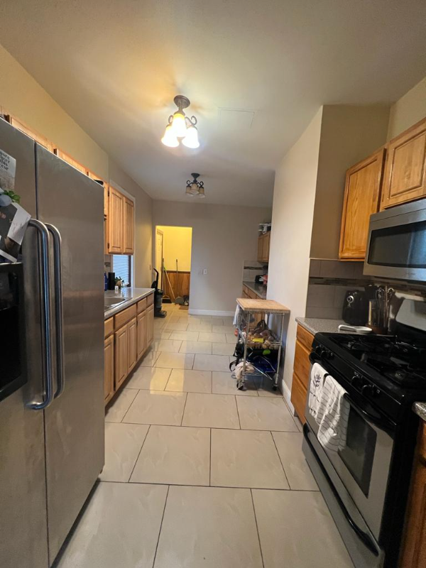 145 Stewart St - Photo 6 of 10