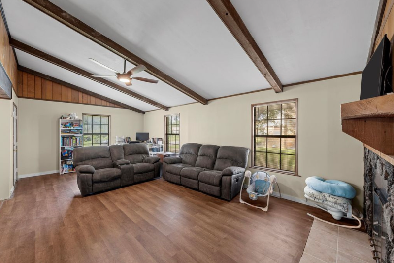 305 David Davis Dr - Photo 2 of 11