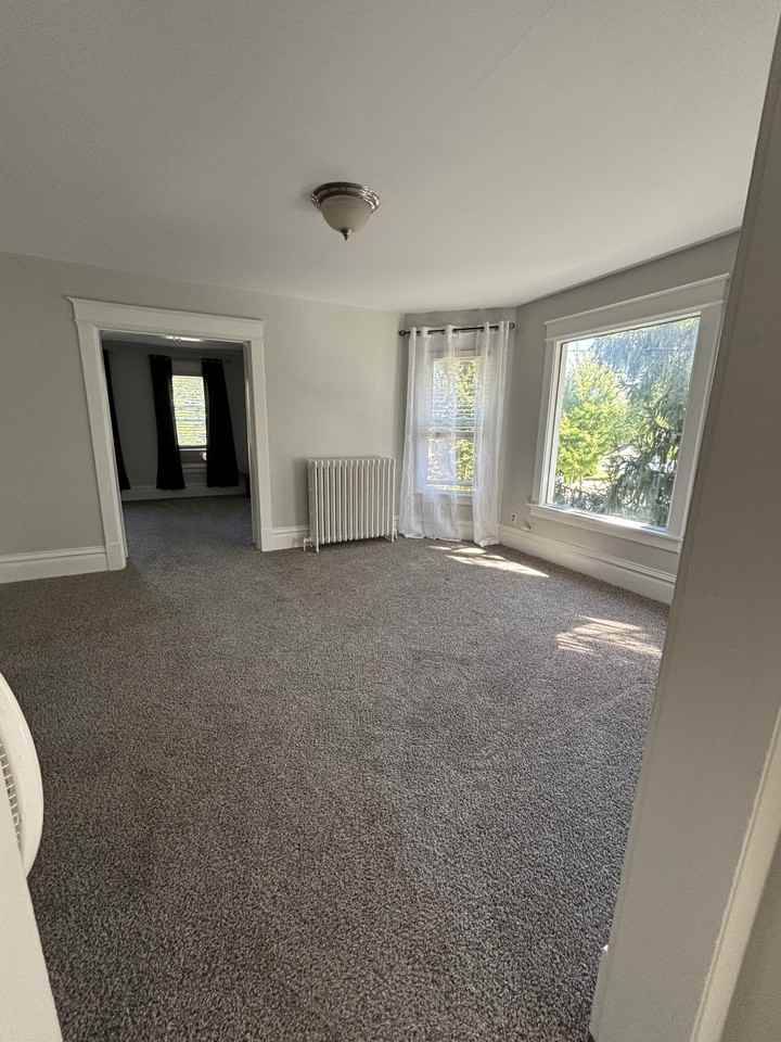 659 N Wisconsin St - Photo 2 of 15