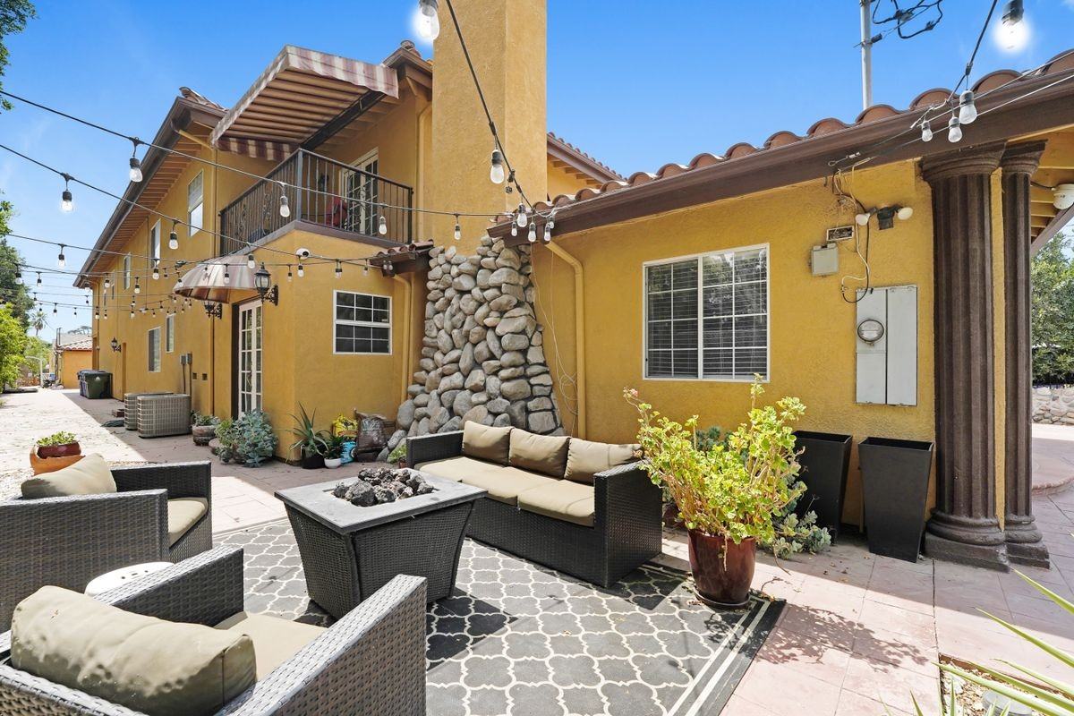 11242 Sheldon St - Photo 3 of 47