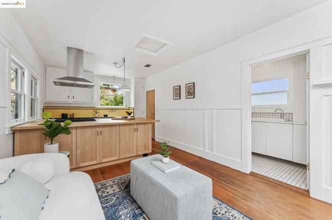 678 45th St - Photo 3 of 14