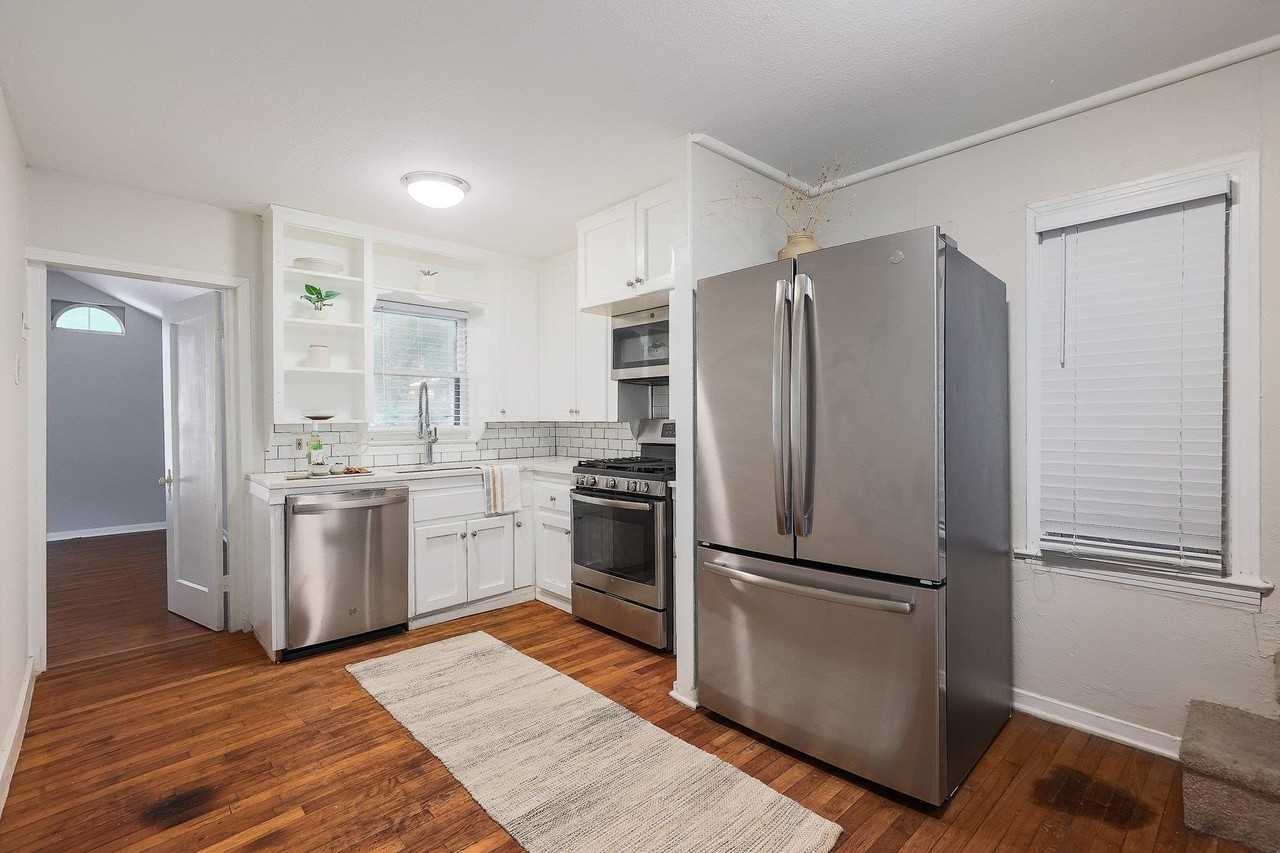 5008 Duval Street - Photo 5 of 18