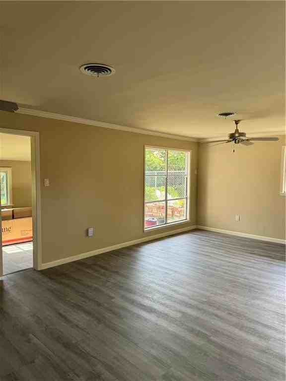 7707 6th St - Photo 2 of 11