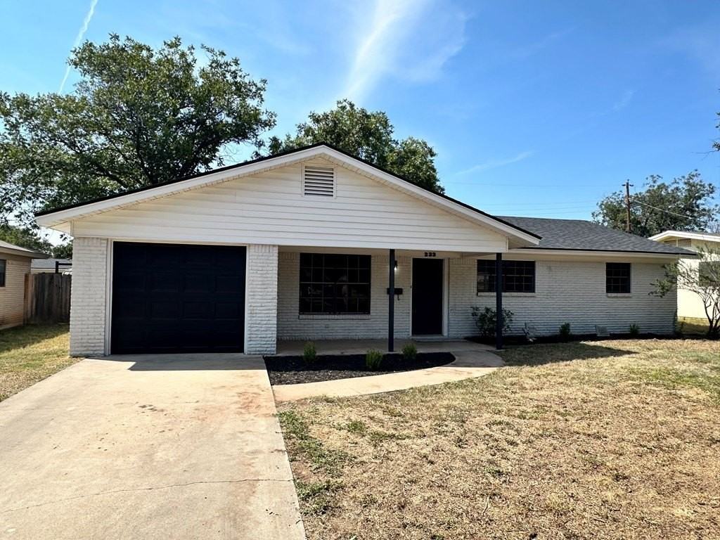 233 Robin Hood Trl - Photo 2 of 25