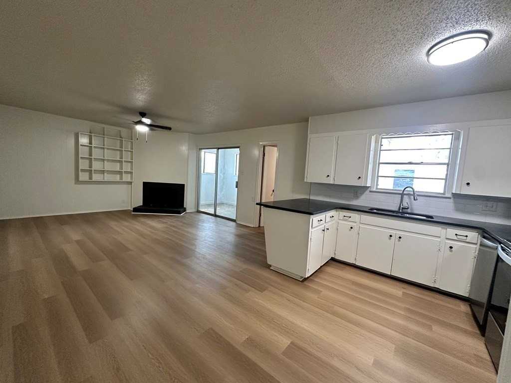 233 Robin Hood Trl - Photo 5 of 25