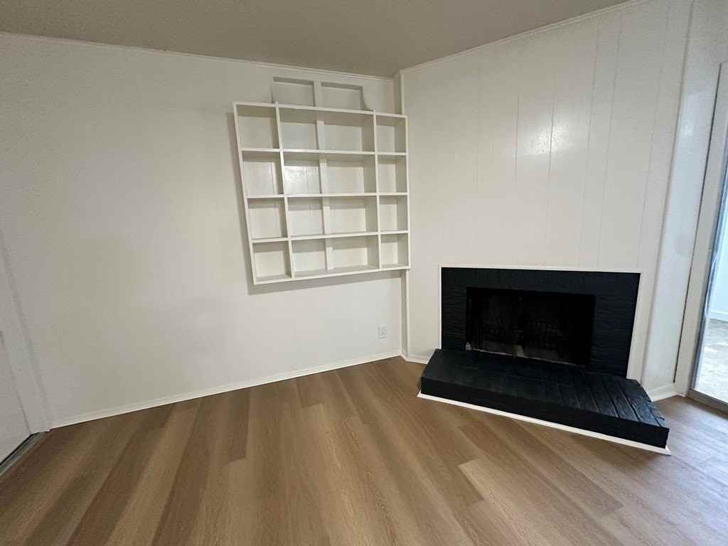 233 Robin Hood Trl - Photo 6 of 25