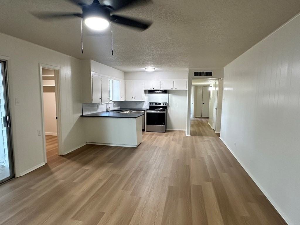 233 Robin Hood Trl - Photo 7 of 25