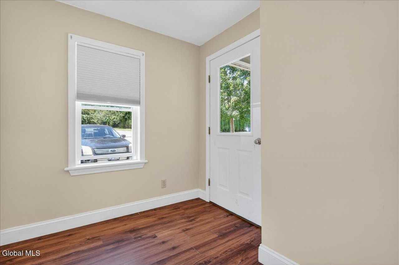 184 Saratoga Ave - Photo 3 of 18