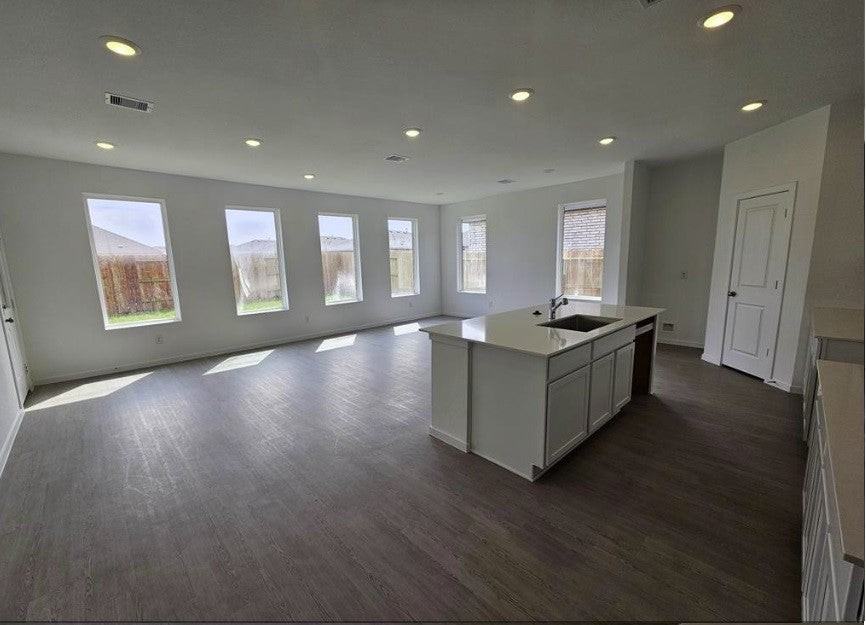 415 Robin Street - Photo 5 of 9