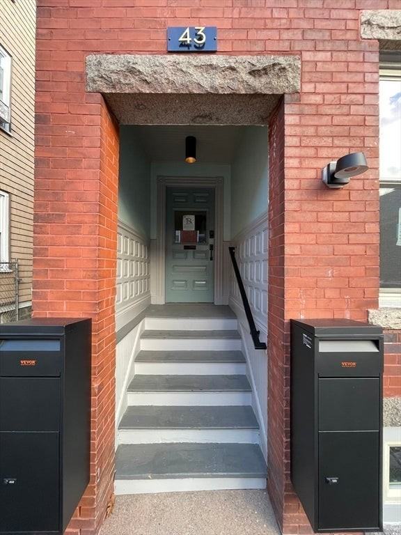 43 Saxton St - Photo 2 of 27
