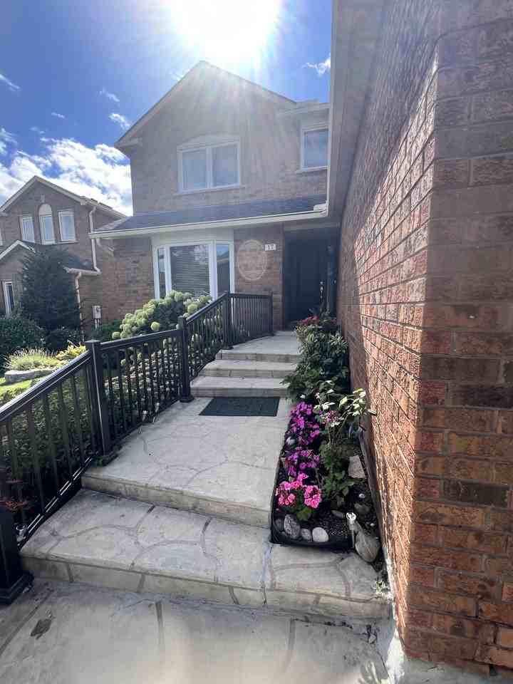 17 Long Island Crescent - Photo 2 of 13