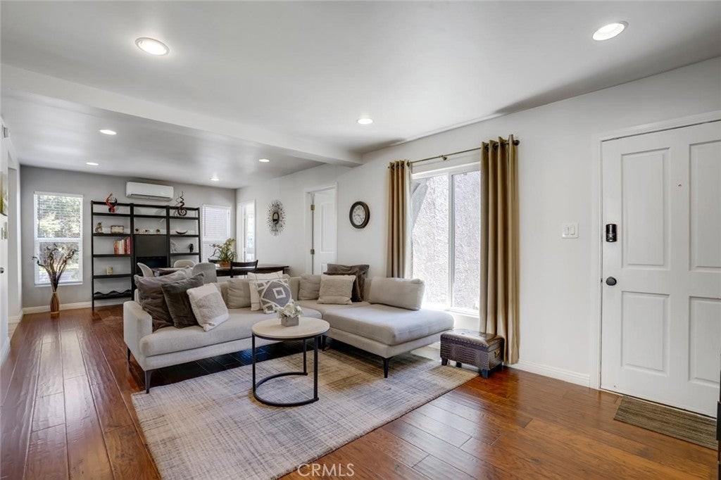 1301 S Hudson Ave - Photo 2 of 33