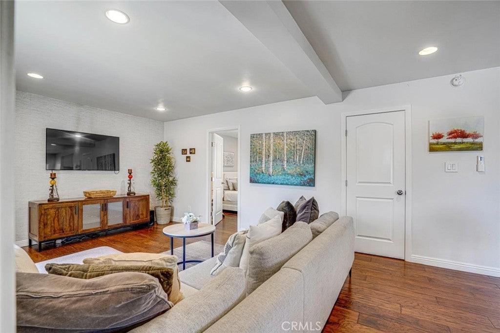 1301 S Hudson Ave - Photo 4 of 33