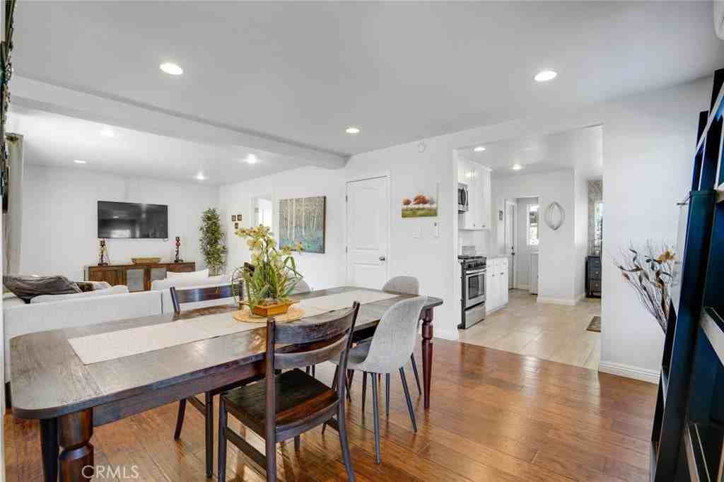 1301 S Hudson Ave - Photo 7 of 33