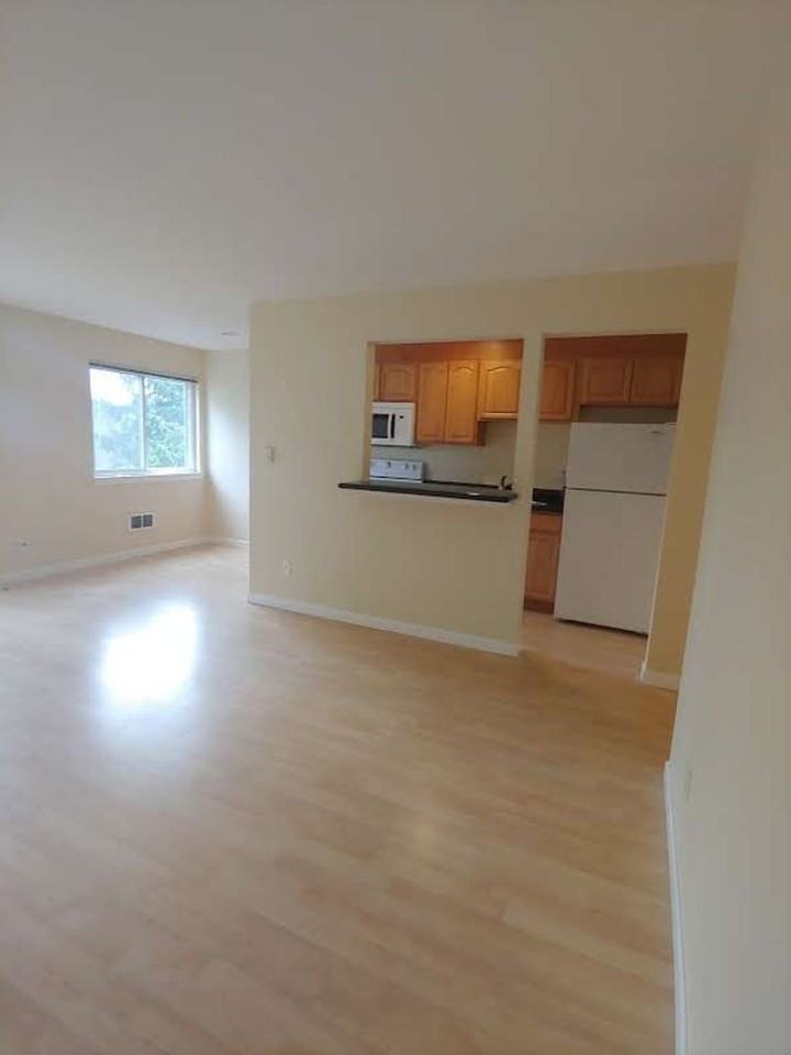 Mercer Manor Apartments - Photo 3 of 32