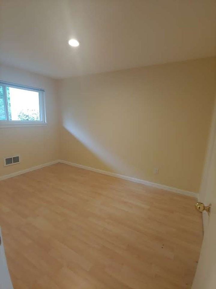 Mercer Manor Apartments - Photo 6 of 32