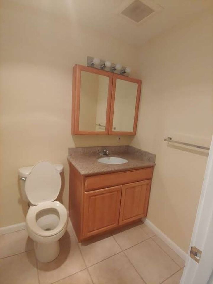 Mercer Manor Apartments - Photo 7 of 32