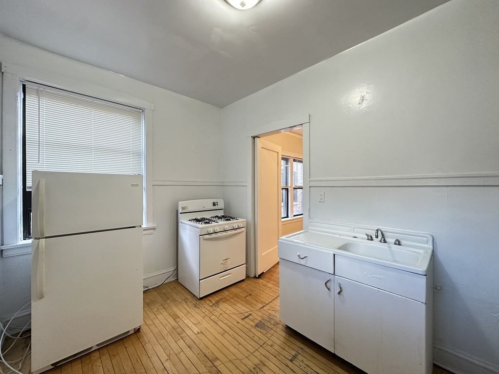 1307 Oak Ave #3W - Photo 3 of 21