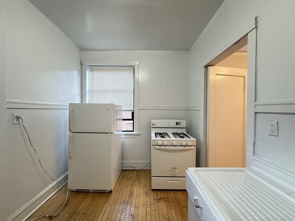 1307 Oak Ave #3W - Photo 4 of 21