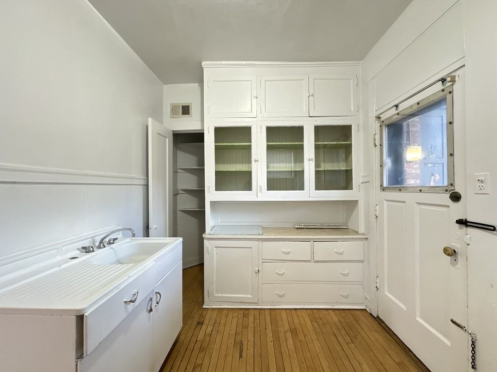 1307 Oak Ave #3W - Photo 5 of 21