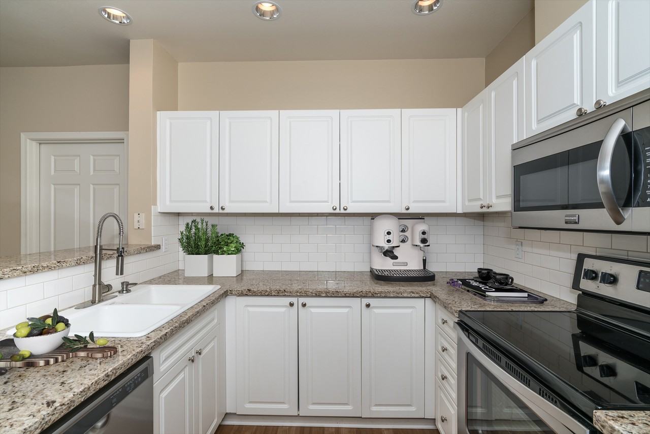 530 2nd Ave - Photo 5 of 34