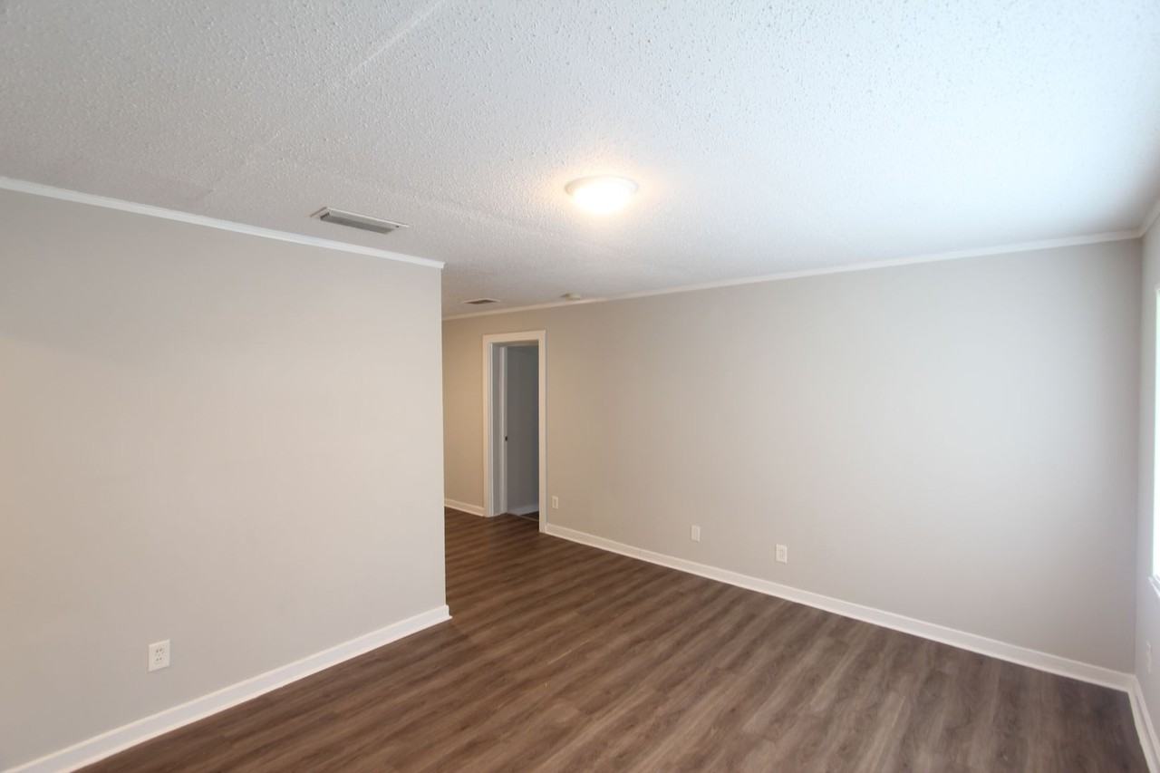 1632 Collier Dr - Photo 2 of 15