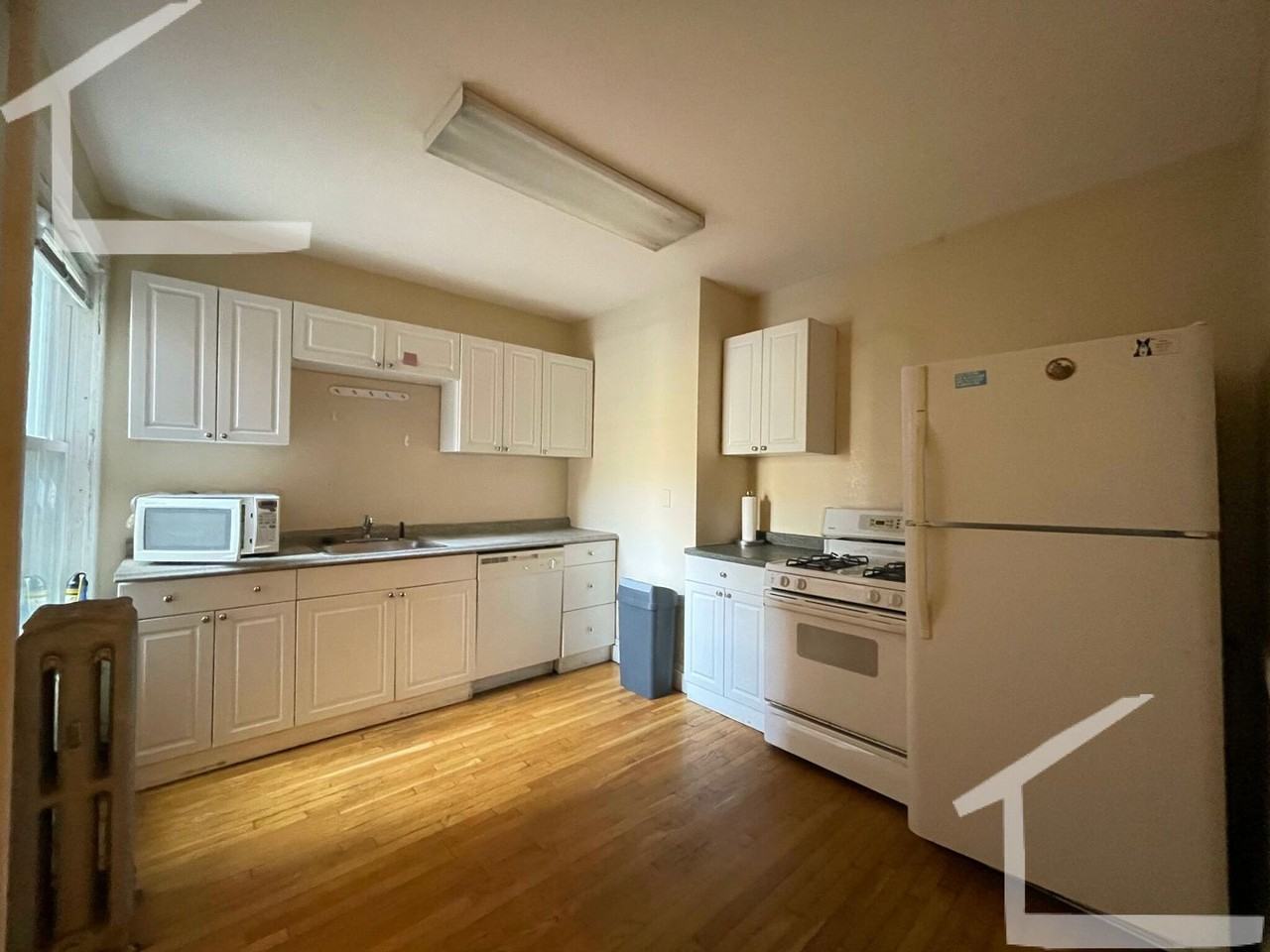 192 Kelton St - Photo 2 of 16