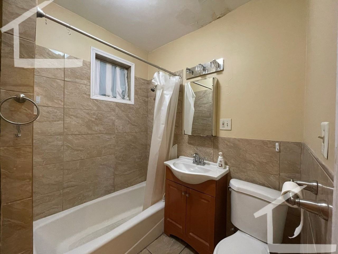 192 Kelton St - Photo 4 of 16