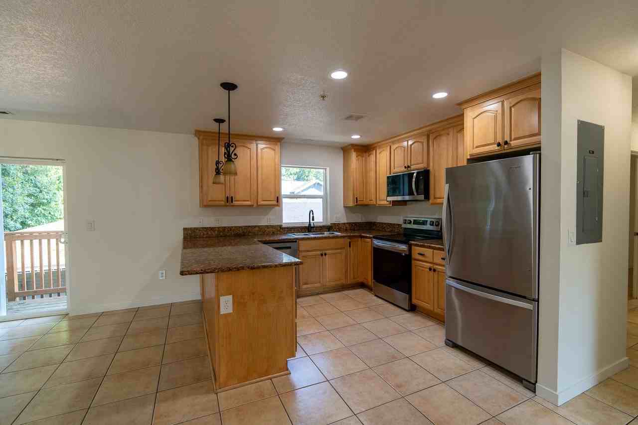 2501 Se Monroe St - Photo 3 of 14