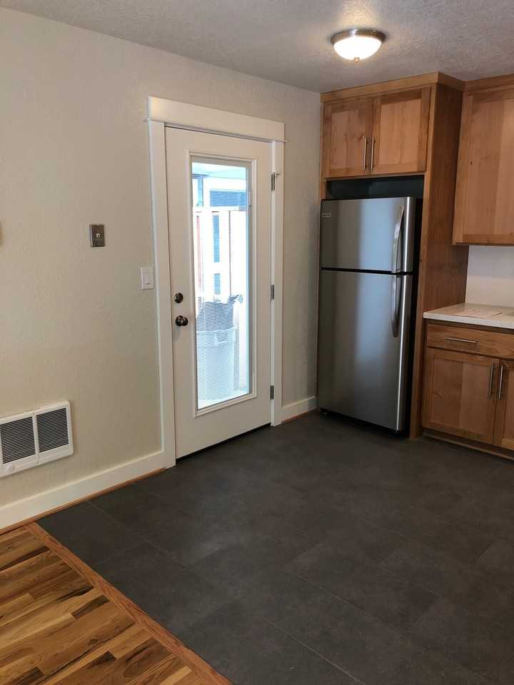 2722 Se 16th Ave - Photo 3 of 23