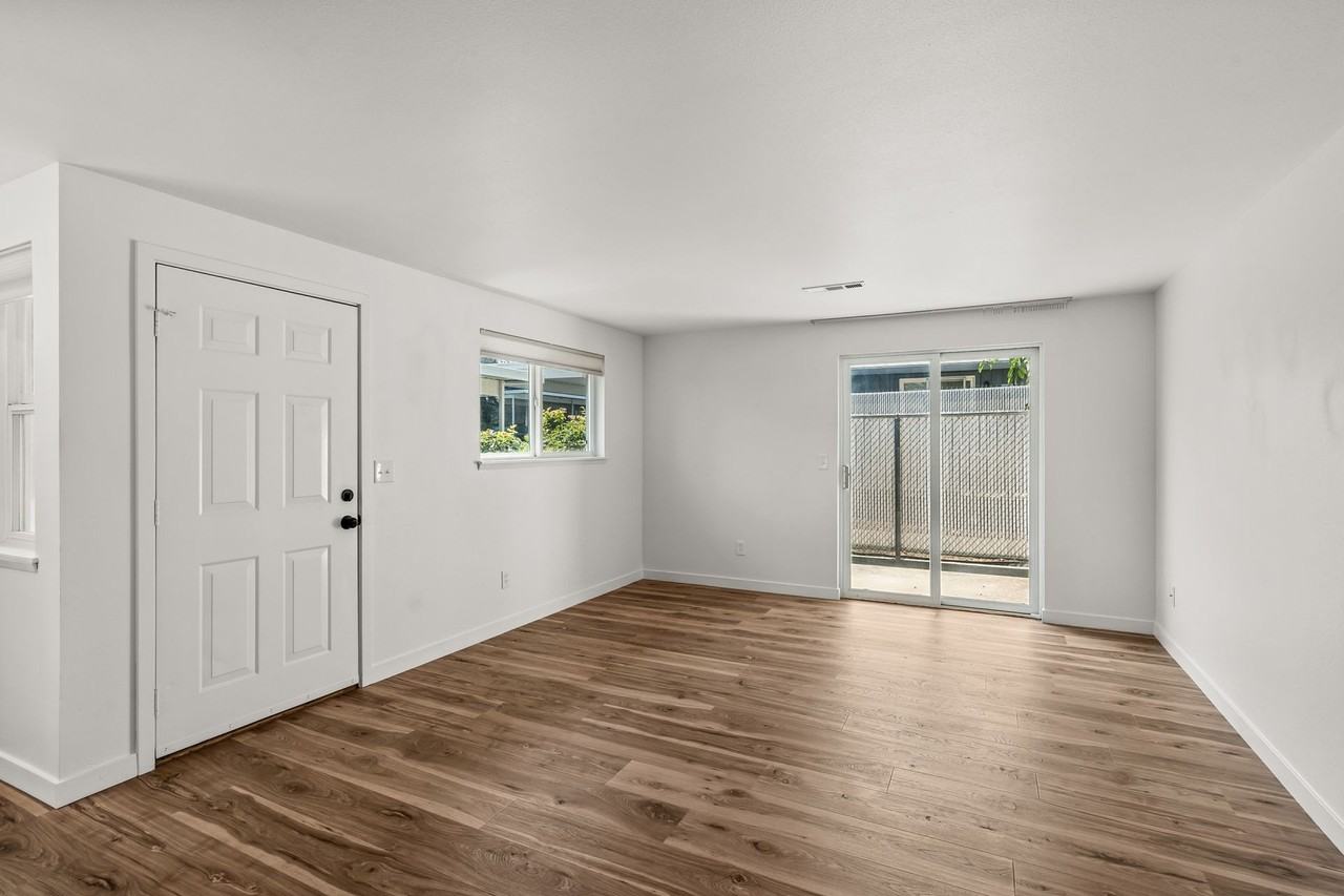 Talent Parkside Apartments - Photo 5 of 50