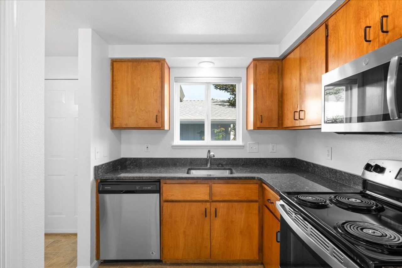 Talent Parkside Apartments - Photo 4 of 50