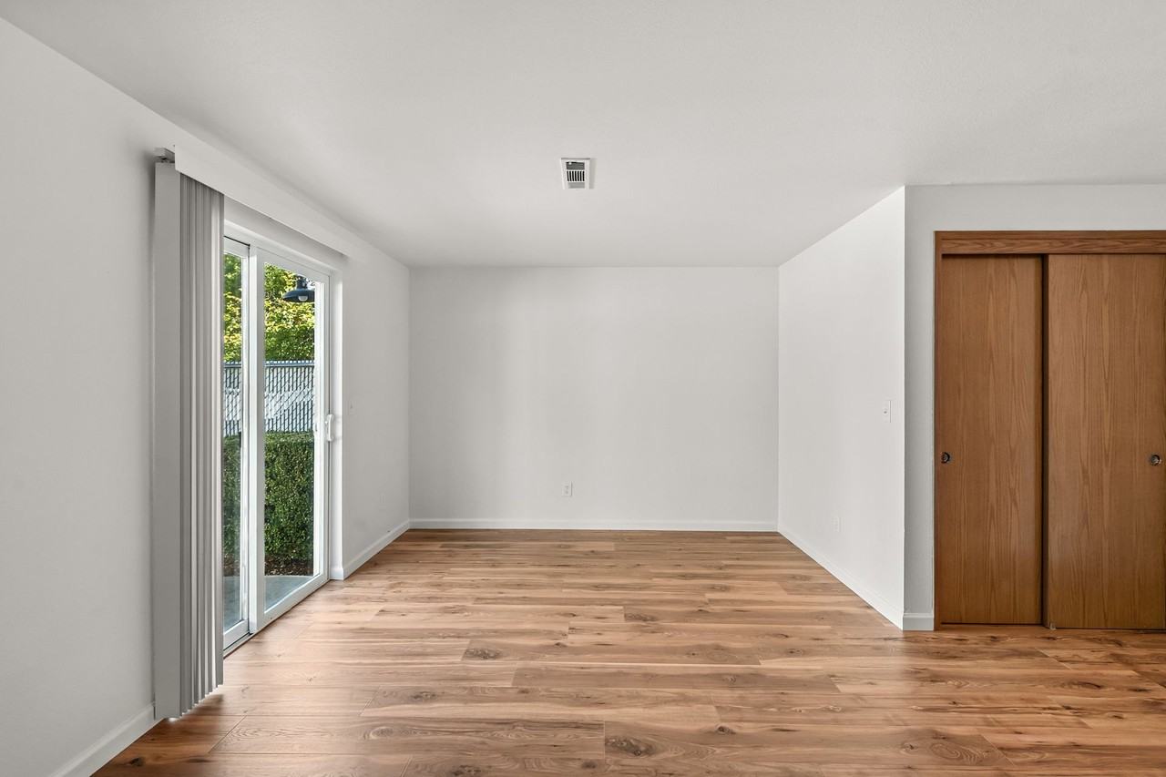 Talent Parkside Apartments - Photo 7 of 50