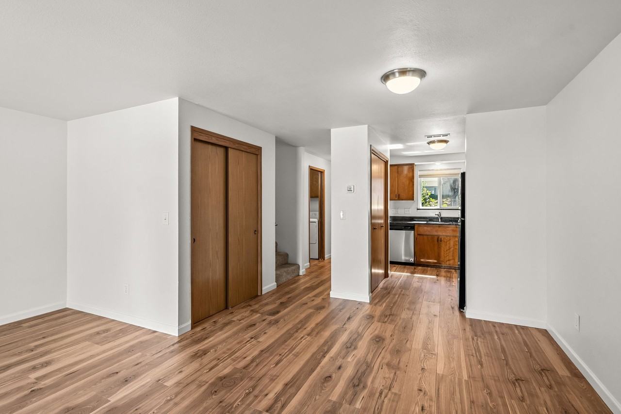 Talent Parkside Apartments - Photo 6 of 50