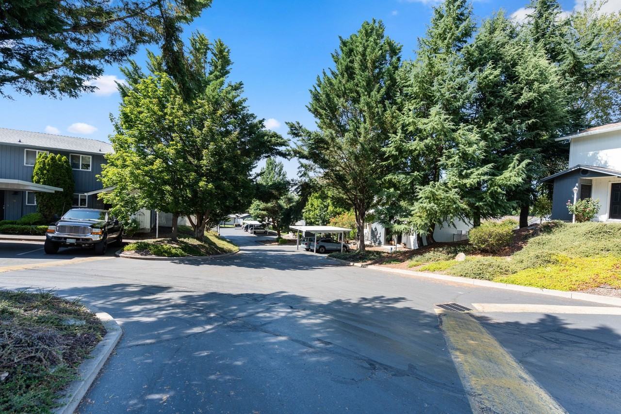 Talent Parkside Apartments - Photo 7 of 32