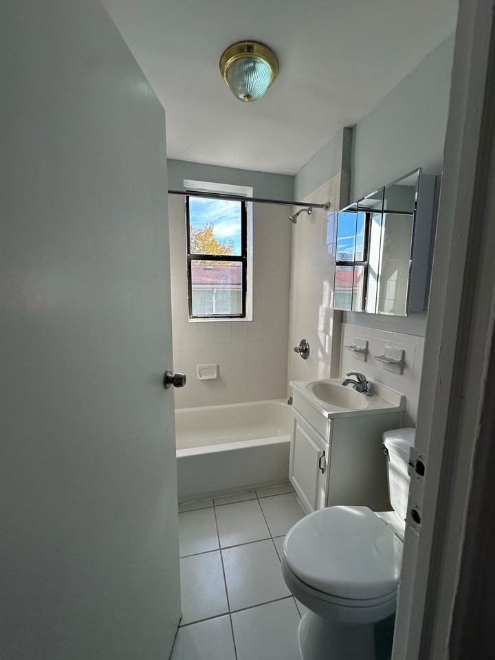 6412 - Golden Crest 6412 Park Avenue, LLC - Photo 7 of 10