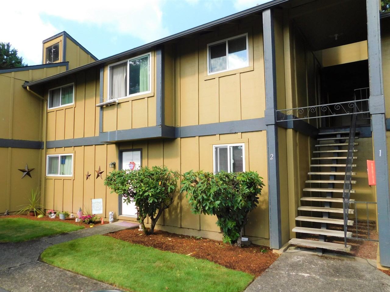 Oaktree Apartments - Photo 2 of 19