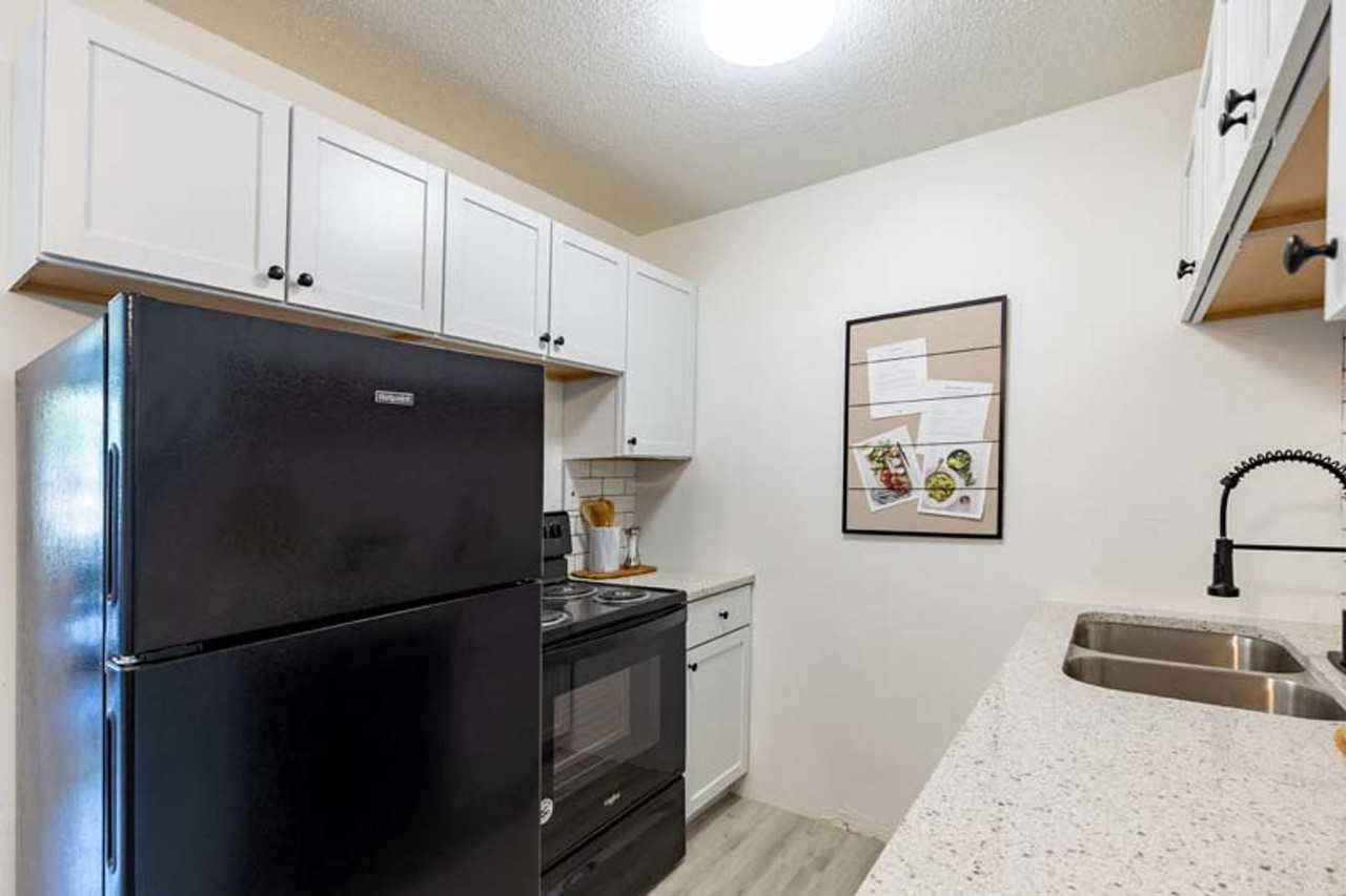 The Oaks - Photo 3 of 15