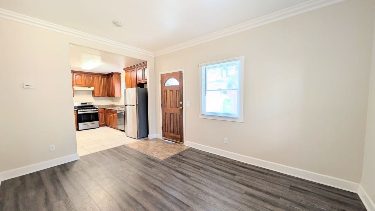 417 11th St - Photo 5 of 36