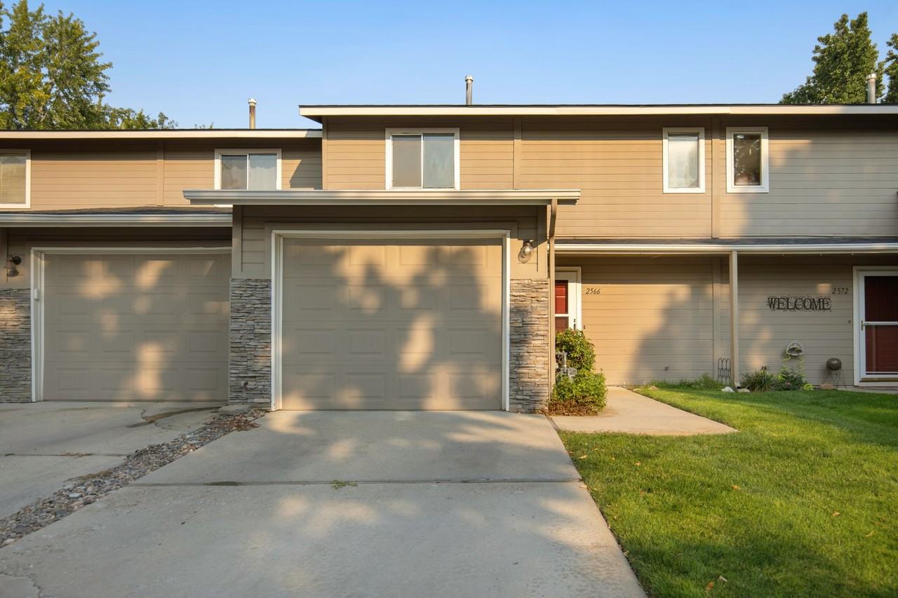 2566 S Waterbury Ln - Photo 3 of 33