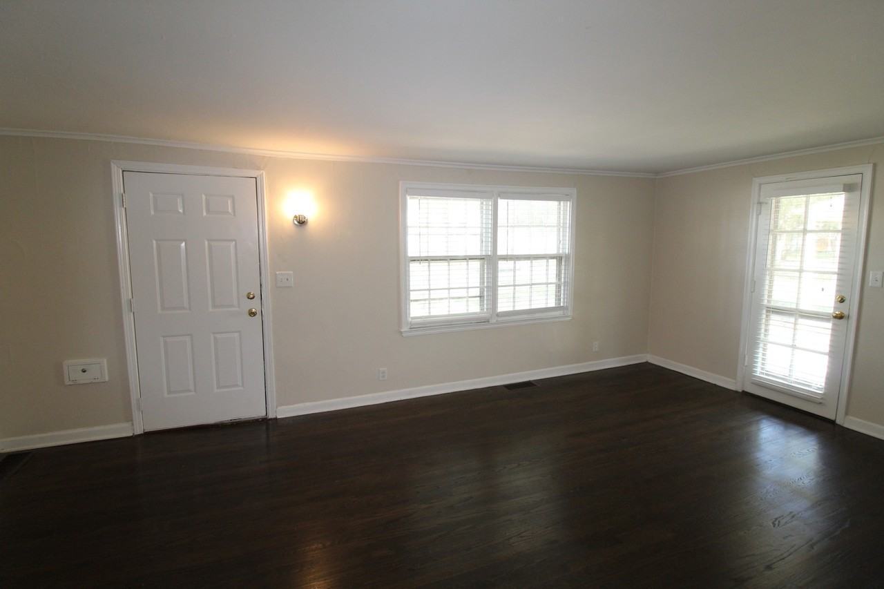 303 E 27th Ave - Photo 2 of 8