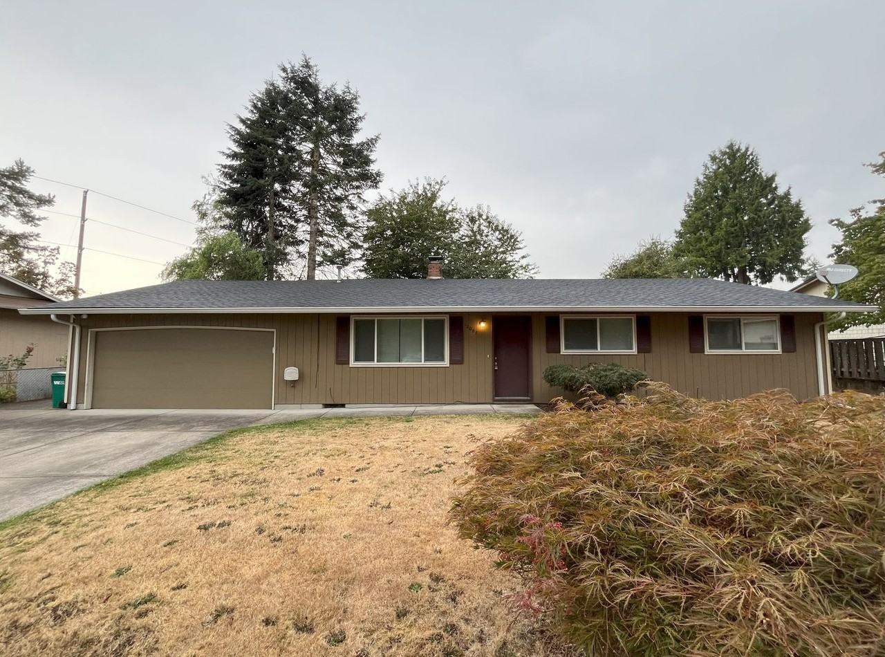 12087 Se Lamplighter Ave - Photo 2 of 35